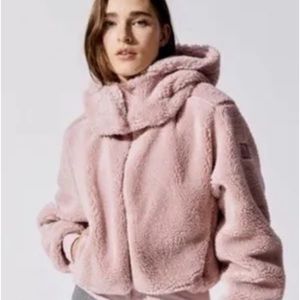 Alo Yoga Sherpa jacket small. Mauve Pink. Detachable hood. Worn twice. Like new